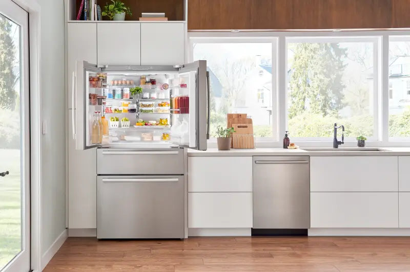 BOSCH 800 Series French Door Bottom Mount Refrigerator 36'' Easy clean - Stainless steel (with anti-fingerprint) (B36CL80SNS)