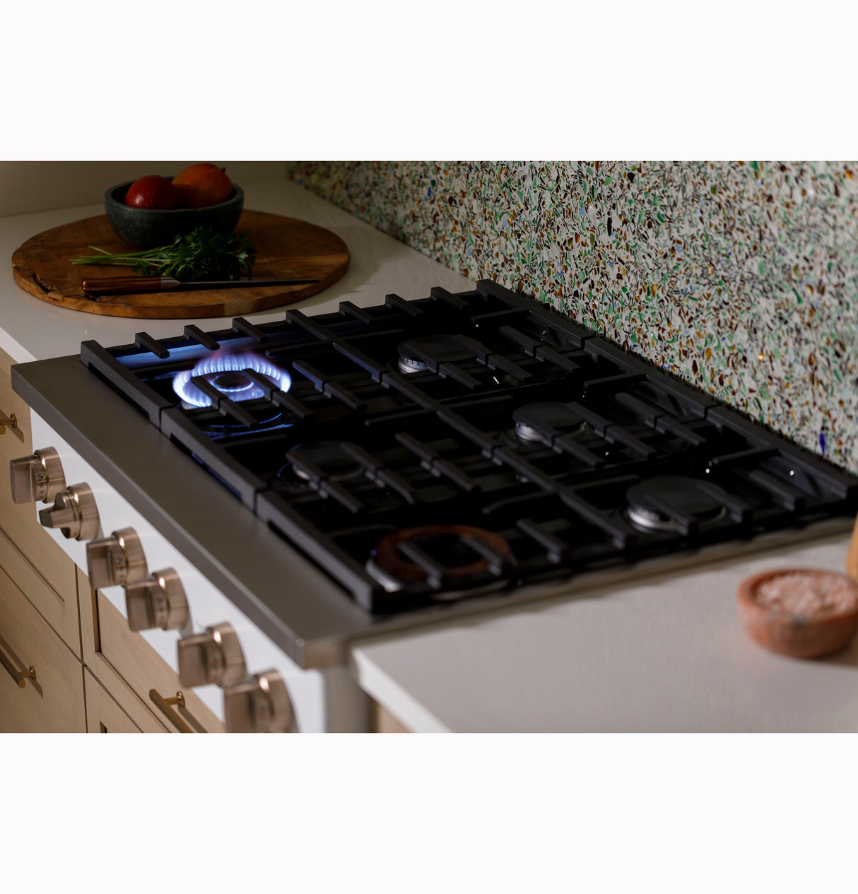 CAFE Caf? 36" Commercial-style Gas Rangetop With 6 Burners (natural Gas) - Matte White (CGU366P4TW2)