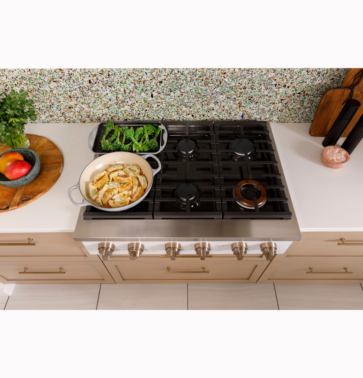 CAFE Caf? 36" Commercial-style Gas Rangetop With 6 Burners (natural Gas) - Matte White (CGU366P4TW2)