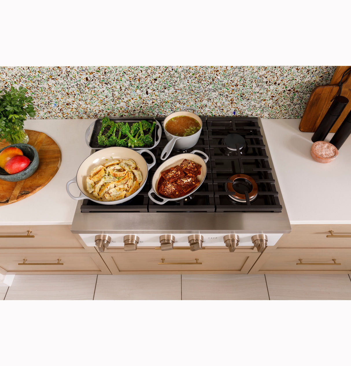 CAFE Caf? 36" Commercial-style Gas Rangetop With 6 Burners (natural Gas) - Matte White (CGU366P4TW2)