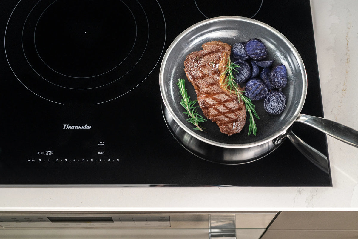 THERMADOR Heritage® Induction Cooktop 36'' Without Frame - Black (CIT365BB)