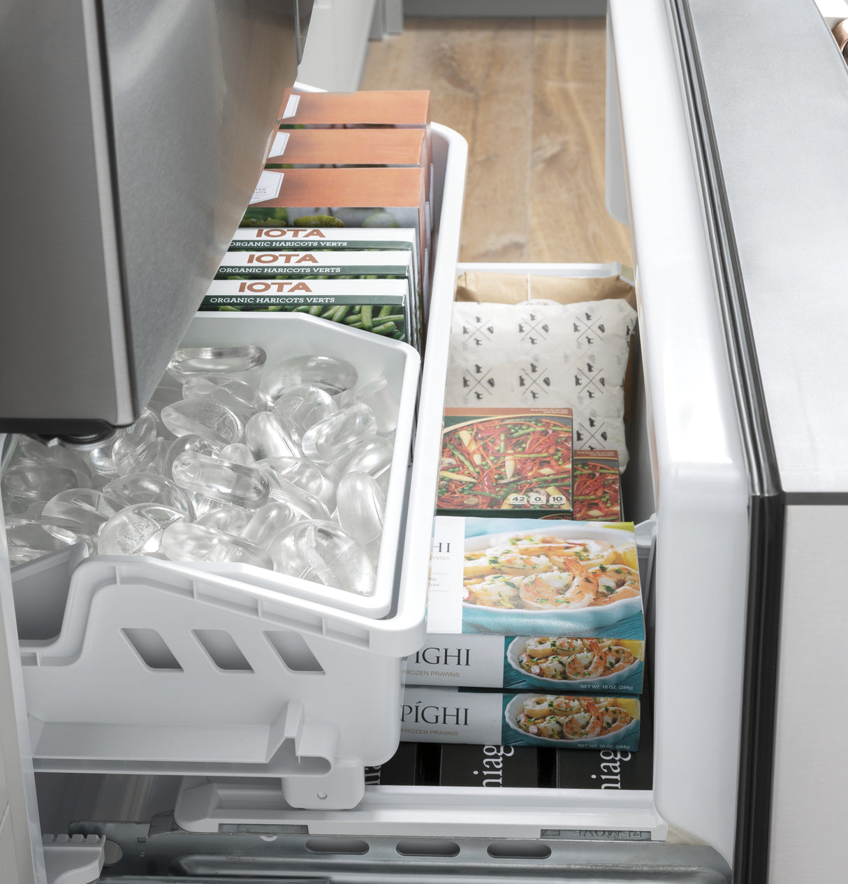 Cafe Caf? 18.6 Cu. Ft. Counter-depth French-door Refrigerator - Stainless Steel (CWE19SP2NS1)