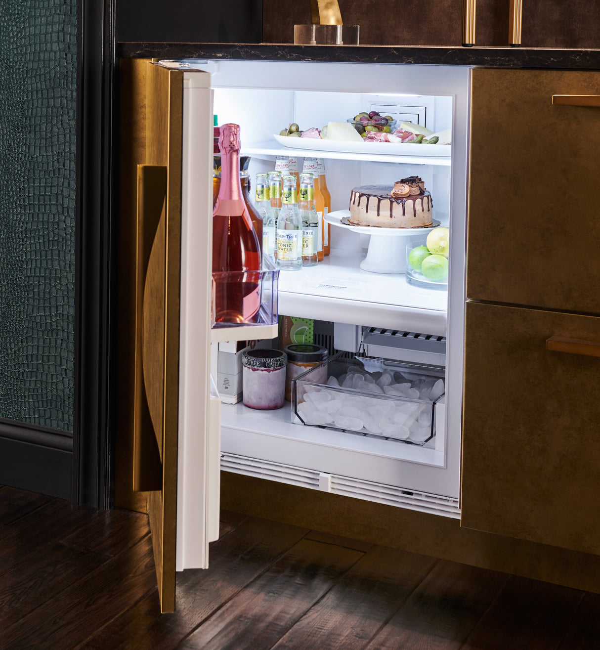 Sub-Zero 24" Designer Undercounter Refrigerator/Freezer with Ice Maker ? Panel Ready - Panel Ready (DEU2450CIR)