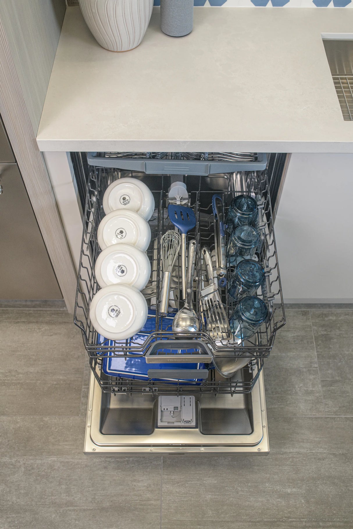 THERMADOR Emerald® Dishwasher 24'' Masterpiece®, - Stainless Steel (DWHD640EFM)