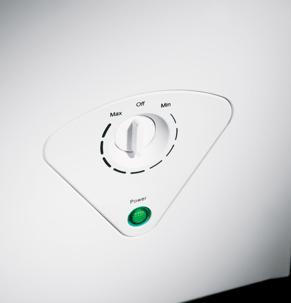 GE 7.0 Cu. Ft. Manual Defrost Chest Freezer - White (FCM7STWW)