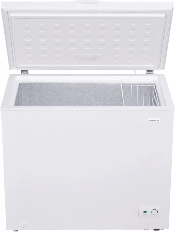 FRIGIDAIRE 8.7 Cu. Ft. Chest Freezer - White (FFCS0922AW)