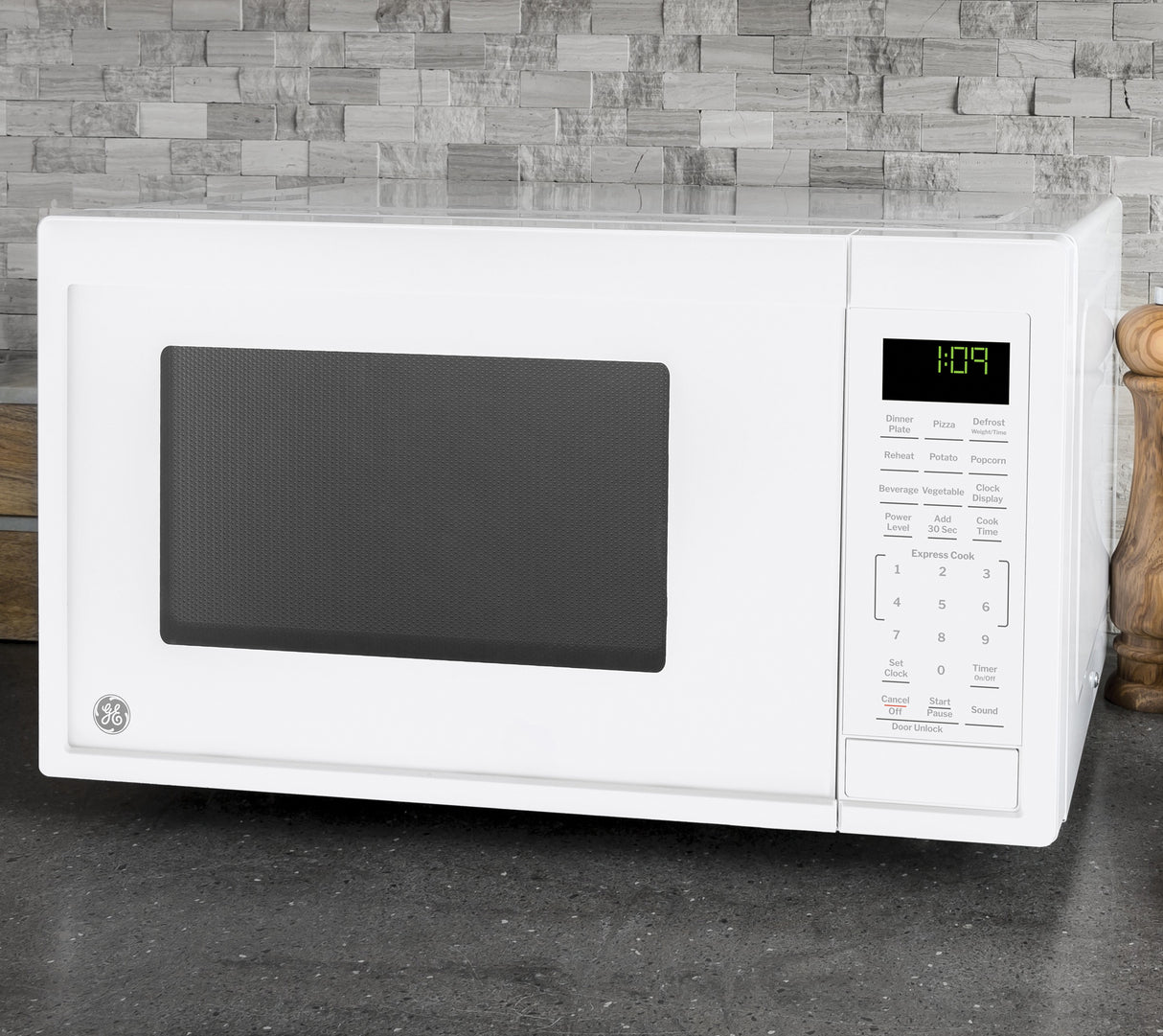 GE 0.9 Cu. Ft. Capacity Countertop Microwave Oven - White (GCST09N1WWW)