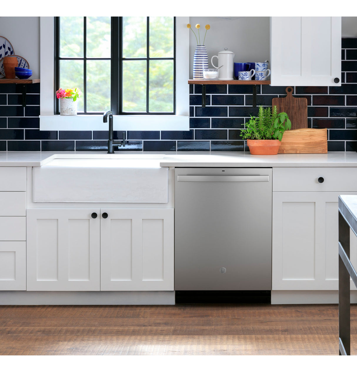 GE Top Control with Plastic Interior Dishwasher with Sanitize Cycle & Dry Boost - Fingerprint Resistant Stainless (GDT550PYRFS)