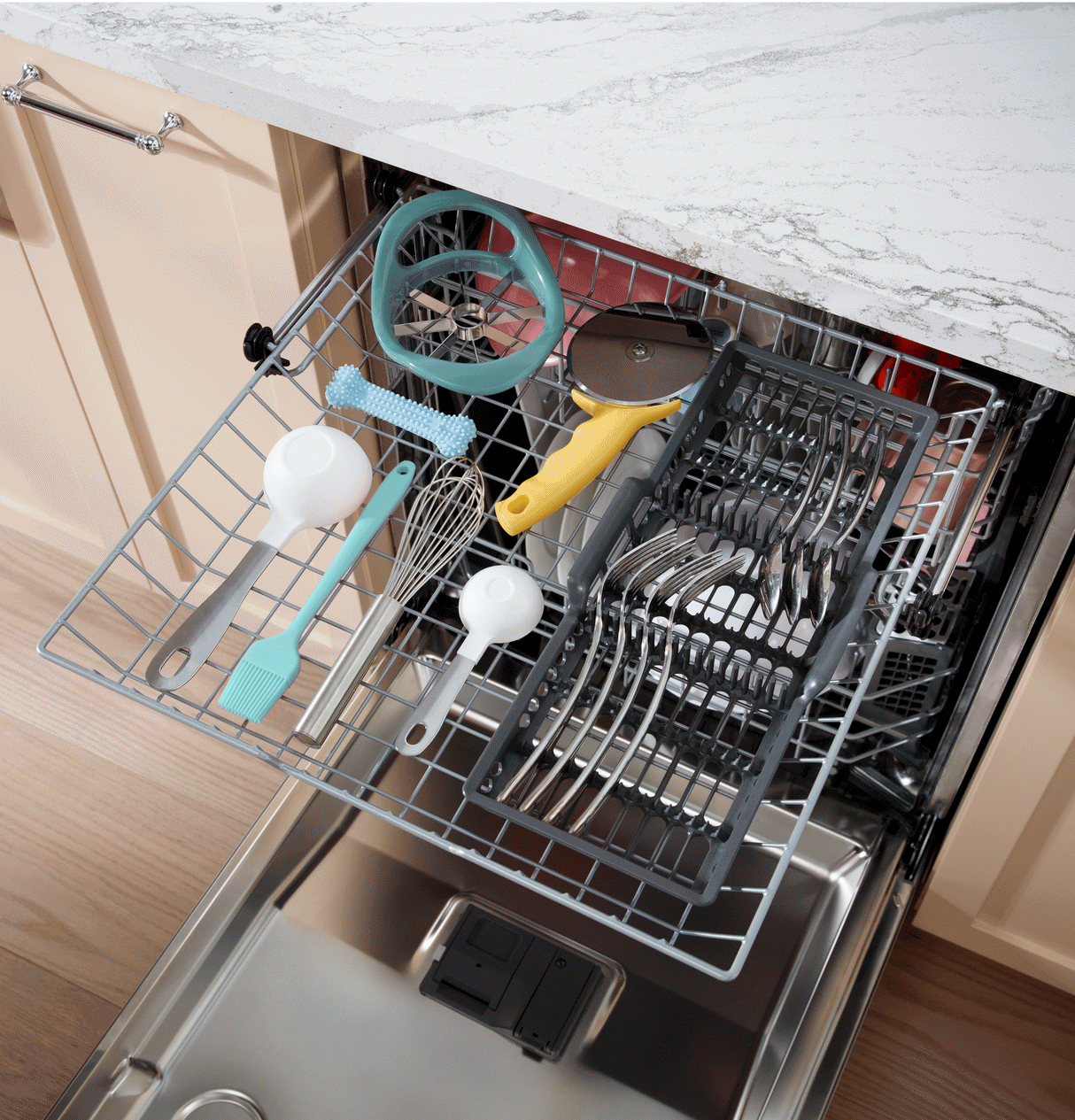 GE Top Control with Stainless Steel Interior Dishwasher with Sanitize Cycle - Stainless Steel (GDT670SYVFS)
