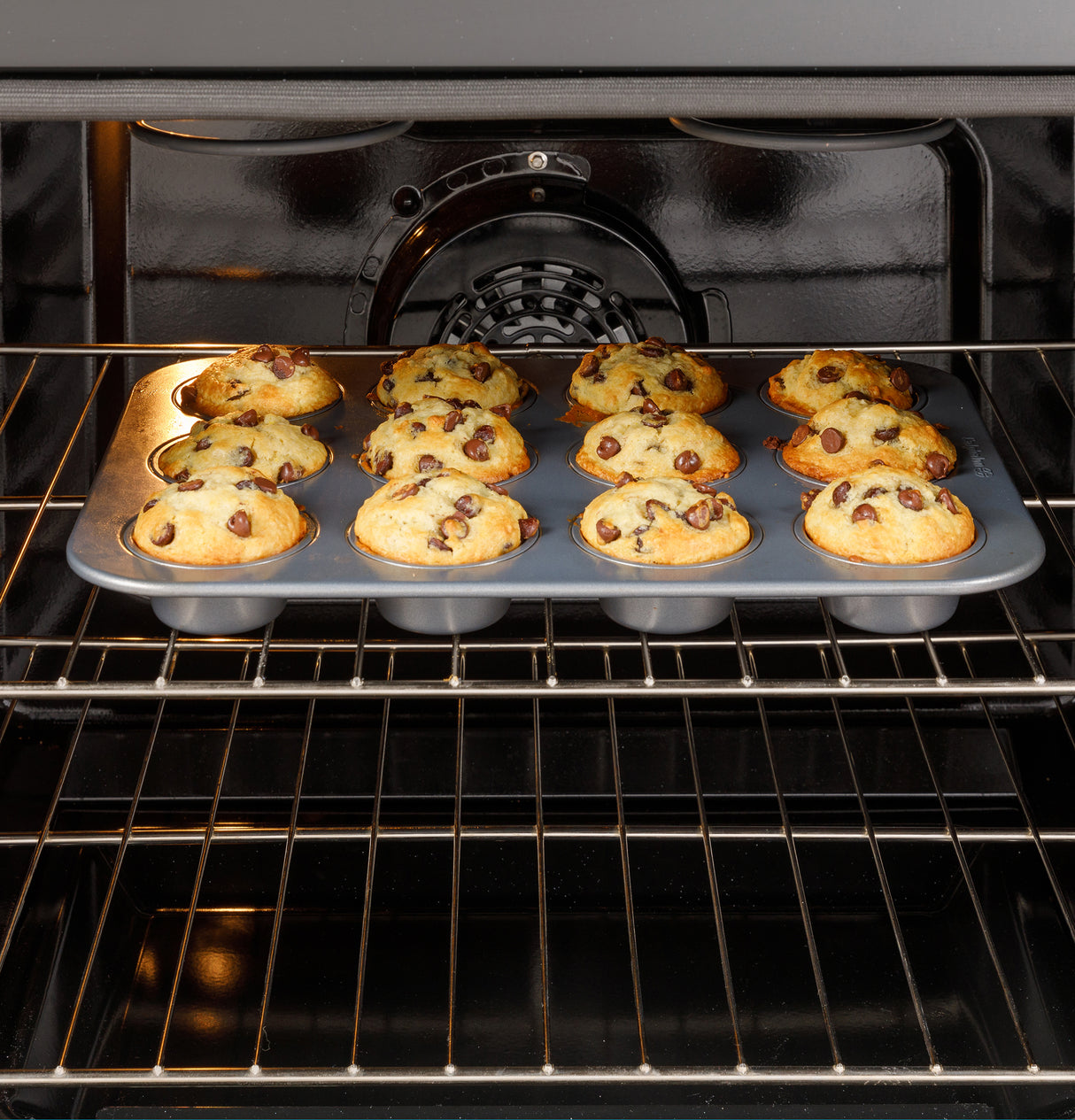 GE 30" Free-Standing Gas Convection Range with No Preheat Air Fry and EasyWash Oven Tray - Stainless Steel (GGF600AVSS)