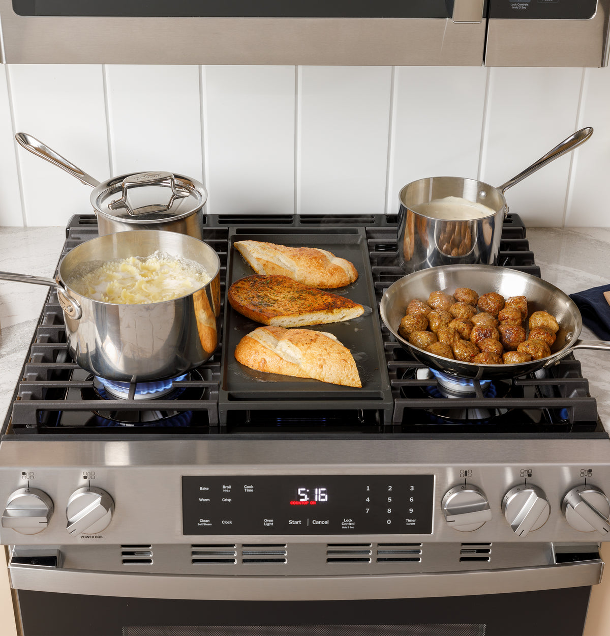 GE 30" Slide-In Front Control Gas Range with Crisp Mode - Stainless Steel (GGS500SVSS)