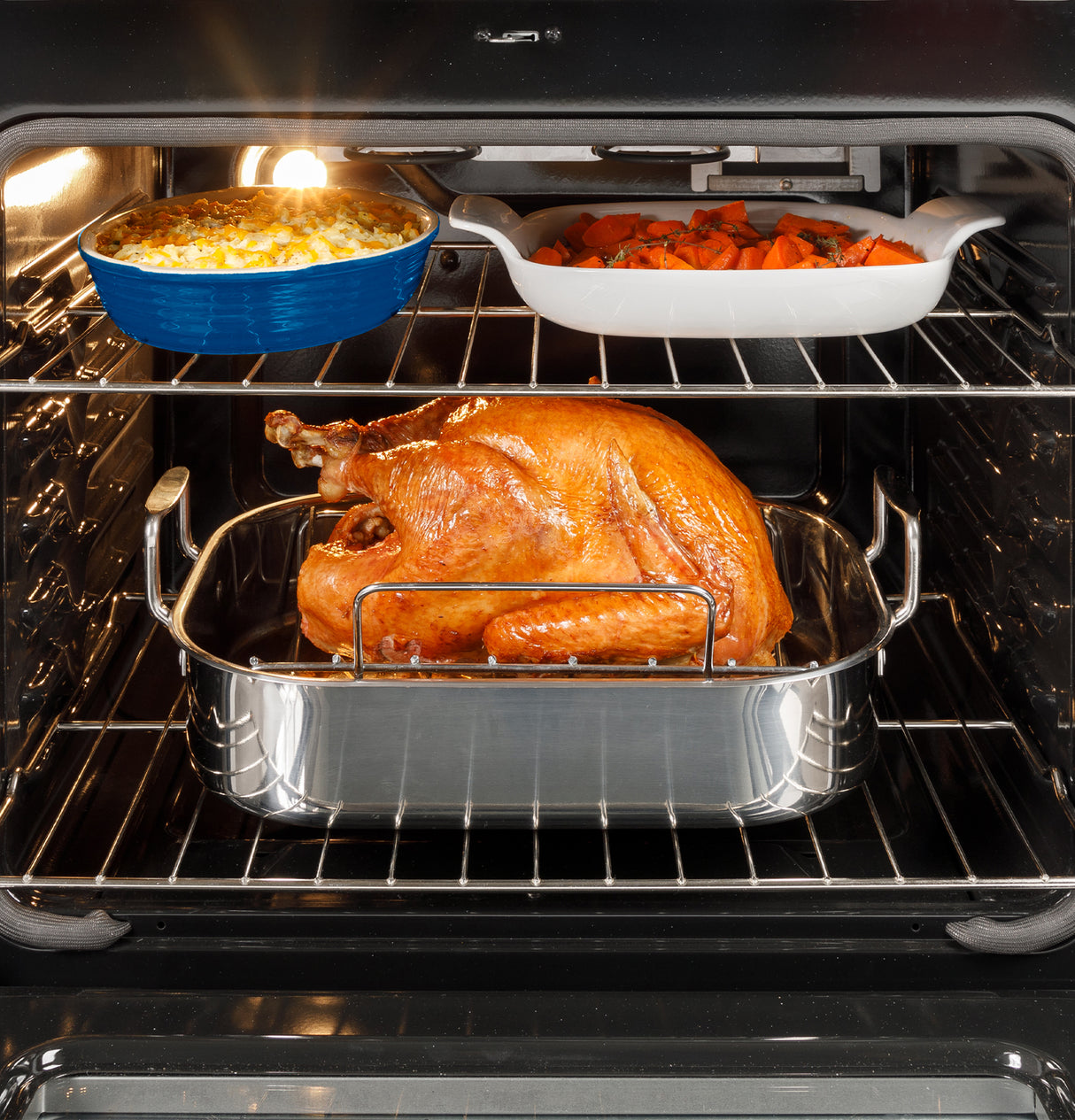 GE 30" Slide-In Front Control Gas Range with Crisp Mode - Stainless Steel (GGS500SVSS)