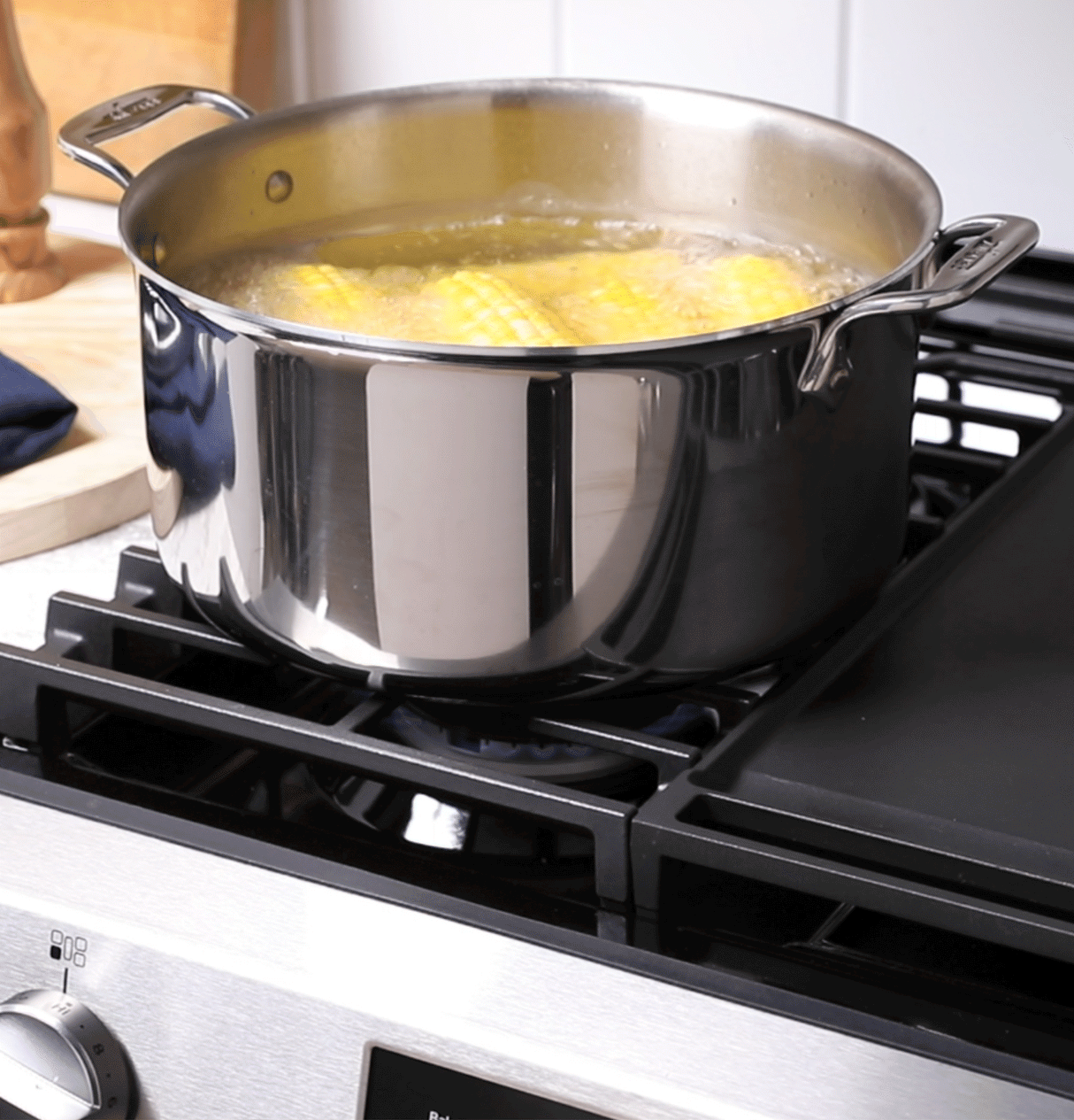 GE 30" Slide-In Front Control Gas Range with Crisp Mode - Stainless Steel (GGS500SVSS)