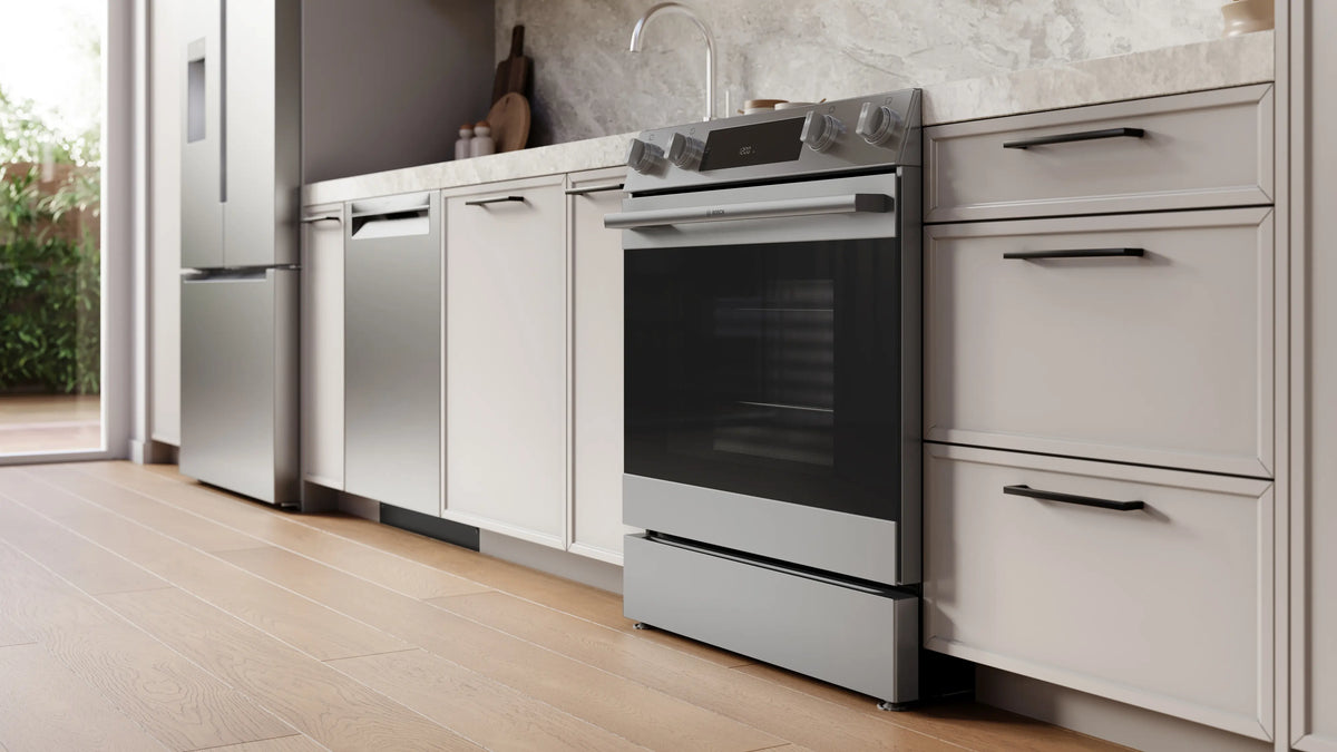 BOSCH 300 Series Electric Slide-in Range 30'' - Stainless Steel (HEF3050MU)