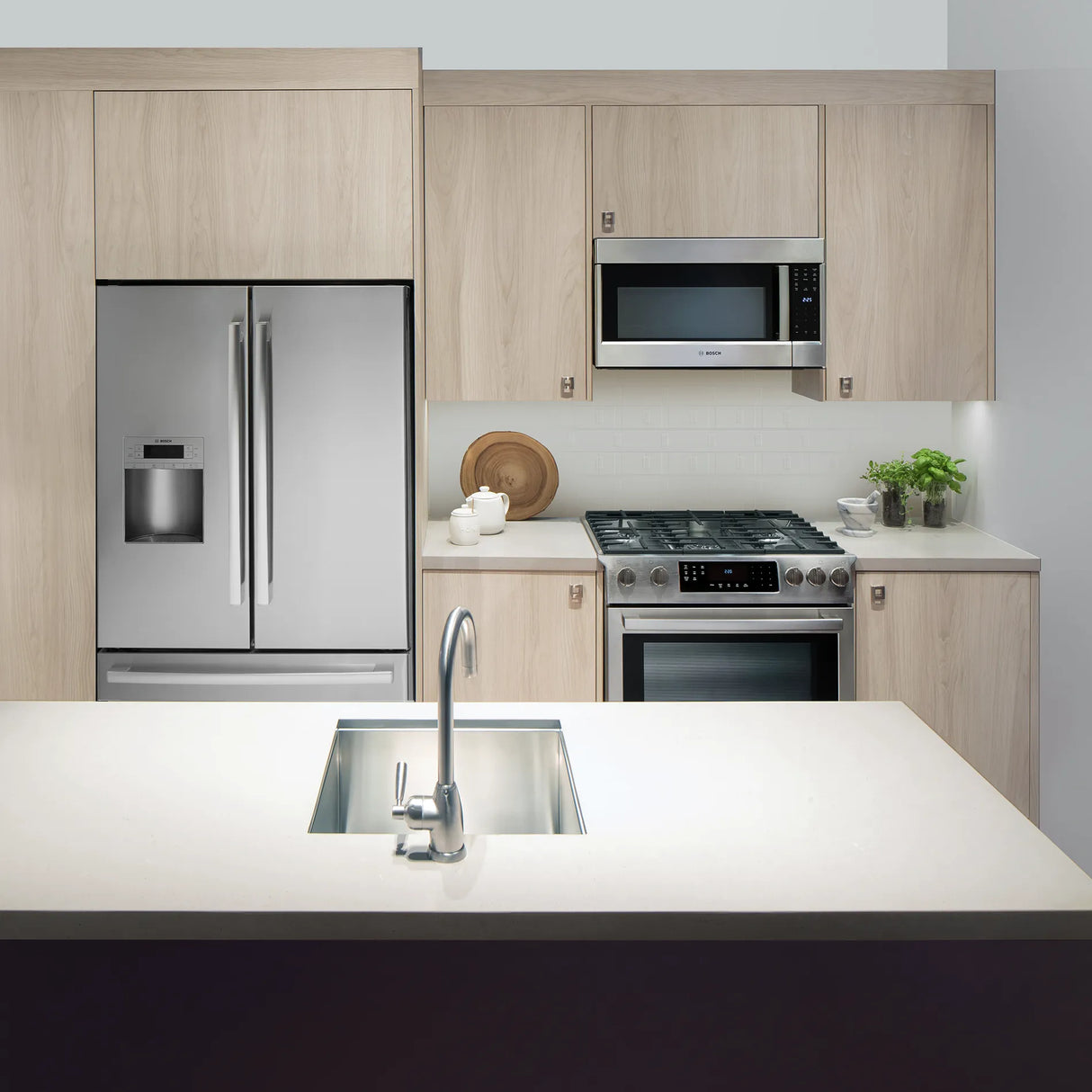 BOSCH 500 Series Over-The-Range Microwave 30'' Left SideOpening Door - Stainless Steel (HMV5053U)