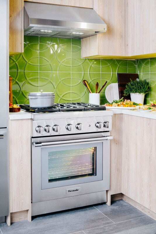 Thermador Masterpiece Low-Profile Wall Hood 30" - Stainless Steel (HMWB30WS)