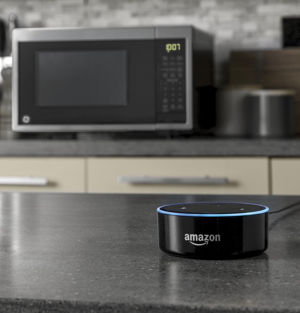 GE 0.9 Cu. Ft. Capacity Smart Countertop Microwave Oven with Scan-To-Cook Technology - Stainless Steel (JES1097SMSS)