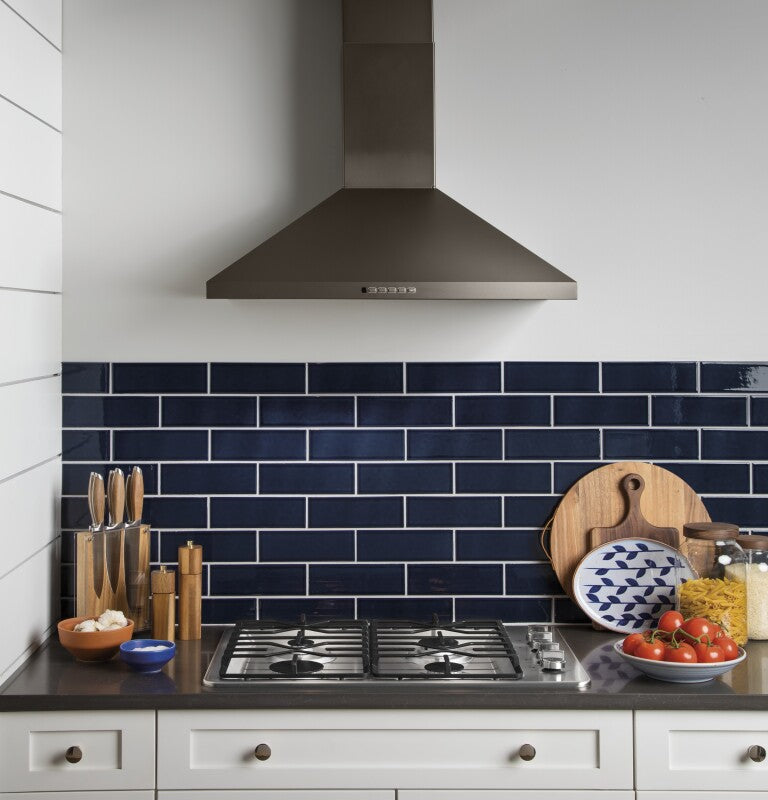 GE 30" Built-In Gas Cooktop with Dishwasher-Safe Grates - Stainless Steel (JGP3030SLSS)