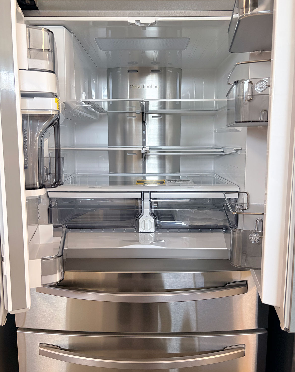 SAMSUNG 28 cu. ft. Food Showcase 4-Door French Door Refrigerator in Stainless Steel - Floor Model - (RF28R7351SR) Floor Model