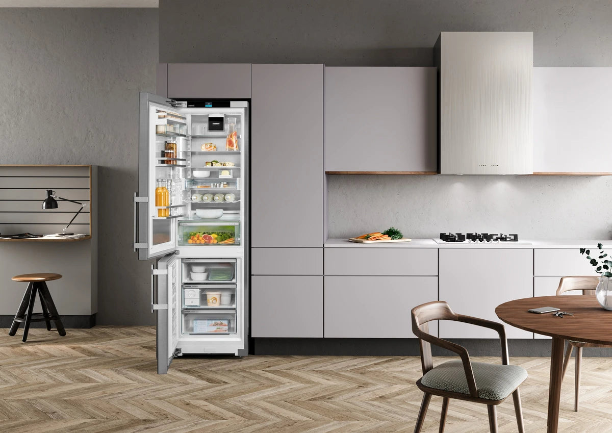 LIEBHERR Combined fridge-freezer with EasyFresh and NoFrost - Other (SC5781)