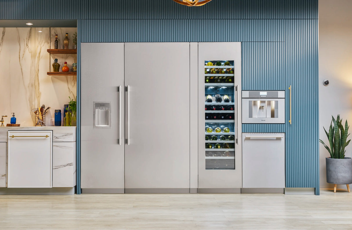 THERMADOR Freedom® Built-in Freezer Column 18'' Panel Ready, External Ice & Water Dispenser, Left Hinge - Panel Ready (T18ID905LP)