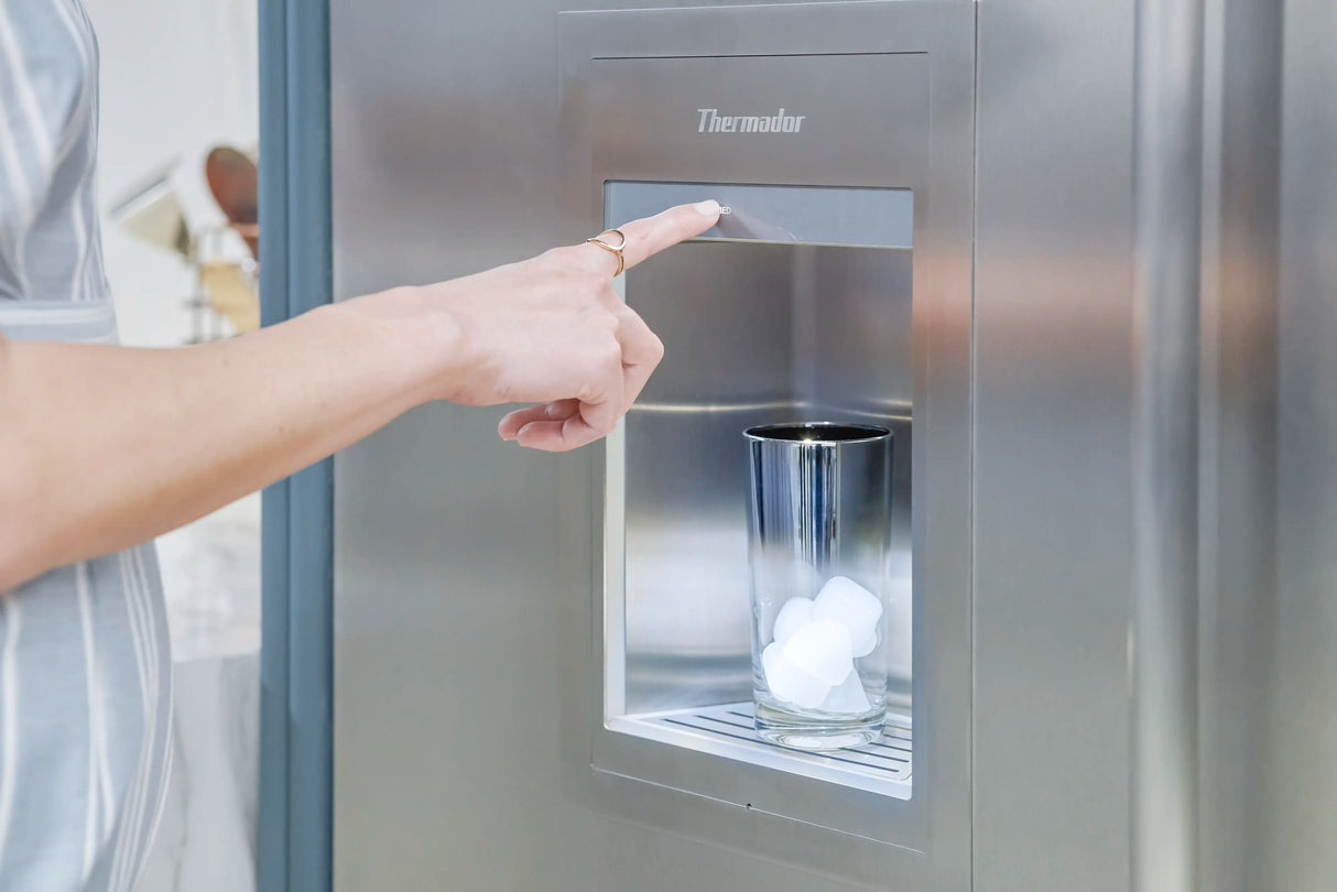 THERMADOR Freedom® Built-in Freezer Column 18'' Panel Ready, External Ice & Water Dispenser, Left Hinge - Panel Ready (T18ID905LP)