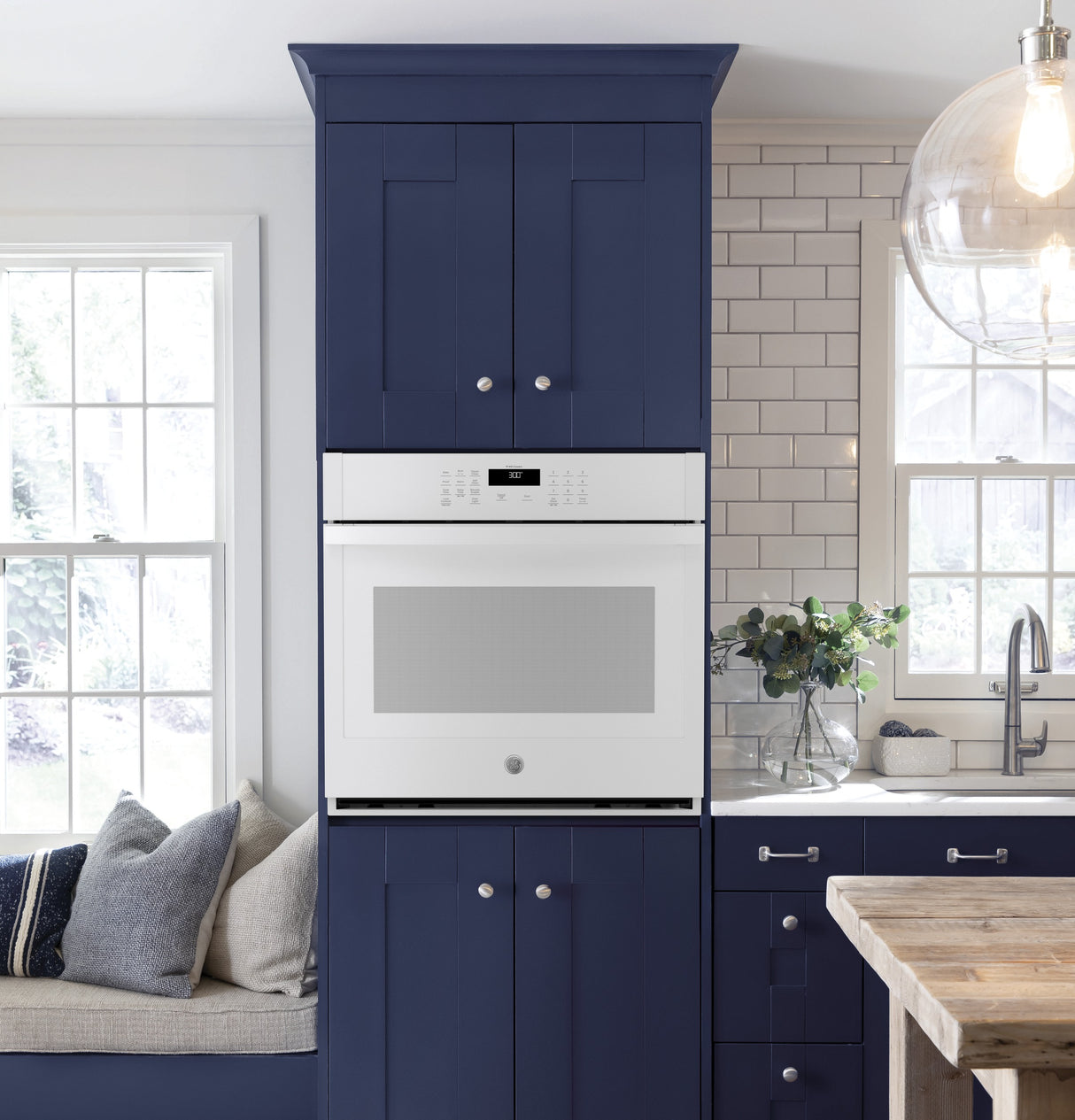 GE APPLIANCES GE(R) 30" Smart Built-In Self-Clean Single Wall Oven with Never-Scrub Racks -  (JTS3000DNWW)