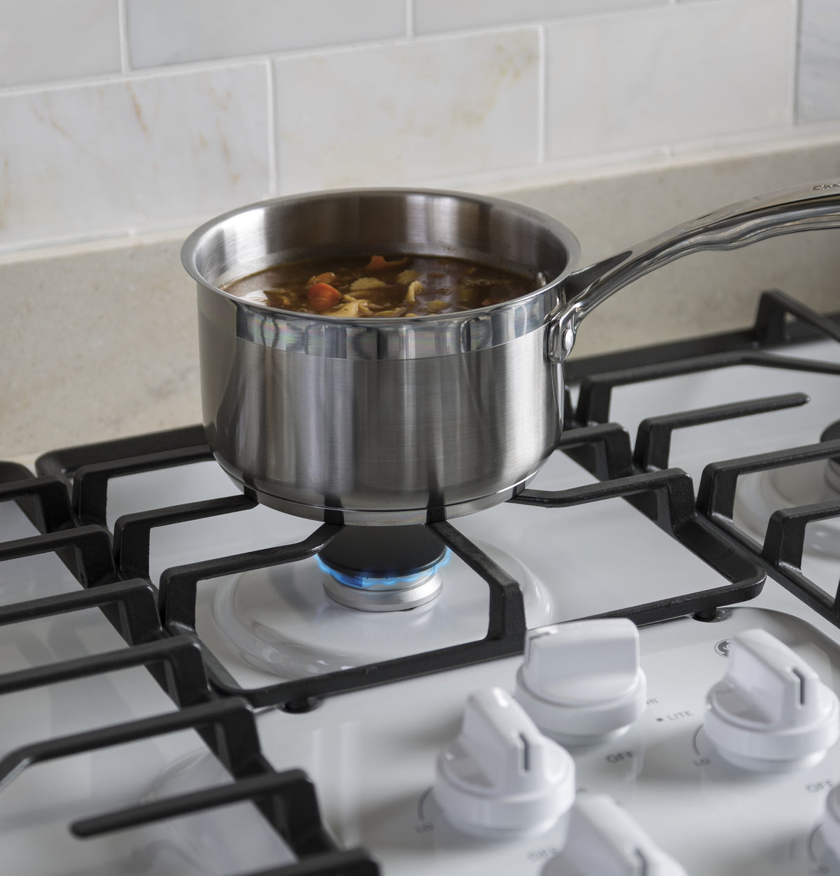 GE APPLIANCES GE(R) 36" Built-In Gas Cooktop with Dishwasher-Safe Grates -  (JGP3036DLWW)