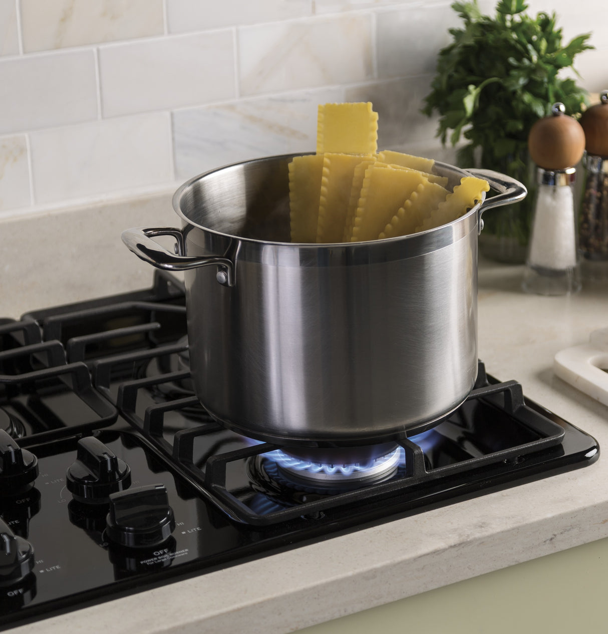 GE APPLIANCES GE(R) 36" Built-In Gas Cooktop with Dishwasher-Safe Grates -  (JGP3036DLBB)