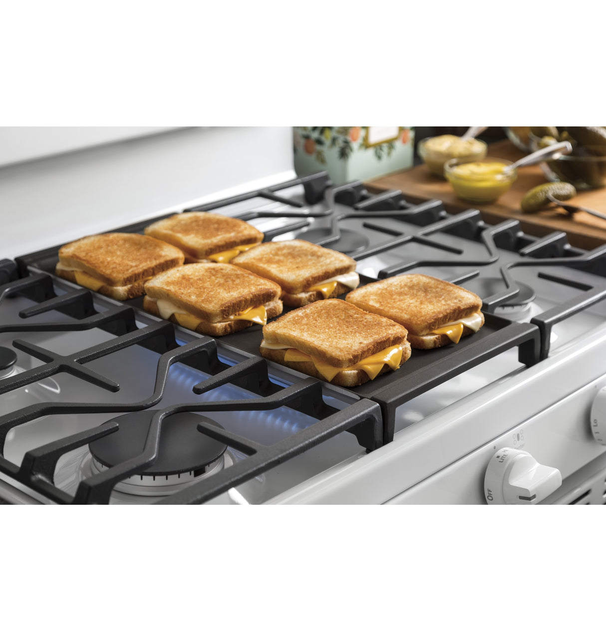 GE APPLIANCES GE(R) 30" Free-Standing Gas Range -  (JGBS66DEKWW)