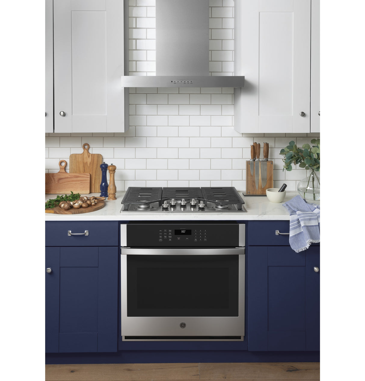 GE APPLIANCES GE(R) 30" Smart Built-In Self-Clean Single Wall Oven with Never-Scrub Racks -  (JTS3000SNSS)