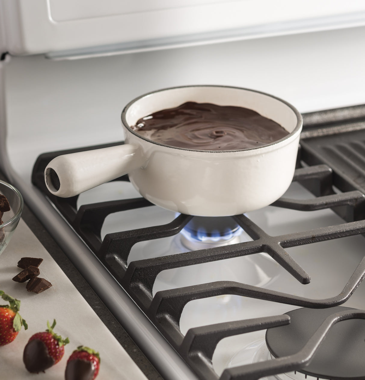 GE APPLIANCES GE(R) 30" Free-Standing Gas Range -  (JGBS66DEKWW)