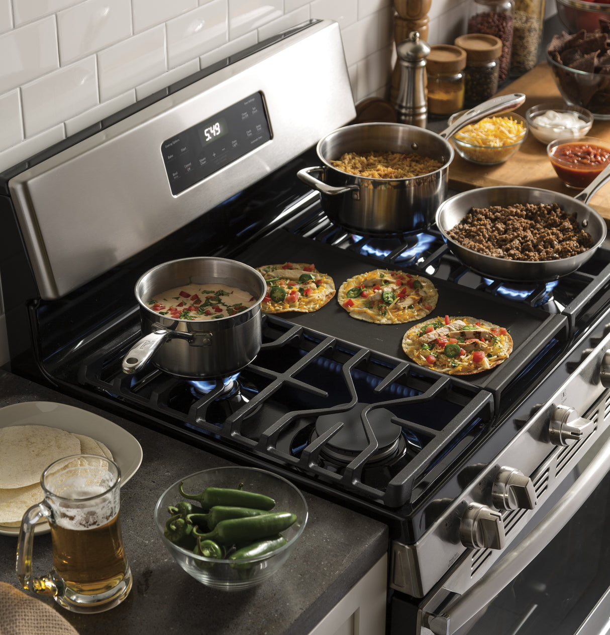 GE APPLIANCES GE(R) 30" Free-Standing Gas Range -  (JGBS66REKSS)