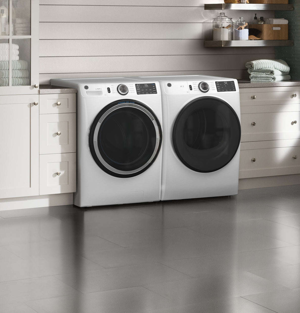GE APPLIANCES GE(R) ENERGY STAR 4.8 cu. ft. Capacity Smart Front Load (R) Washer with UltraFresh Vent System with OdorBlock(TM) and Sanitize w/Oxi -  (GFW550SSNWW)