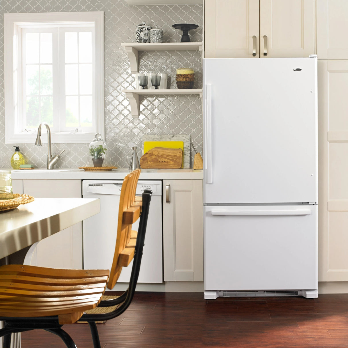 AMANA  33-inch Wide Bottom-Freezer Refrigerator with EasyFreezer™ Pull-Out Drawer - 22 cu. ft. Capacity - White-on-White (ABB2224BRW)