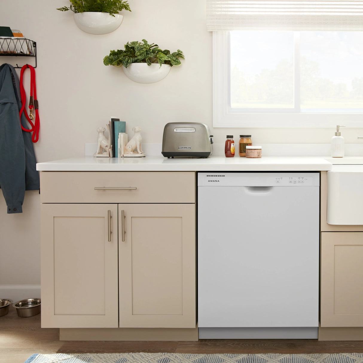 AMANA  Dishwasher with Midnight Interior - White (ADFS2524RW)