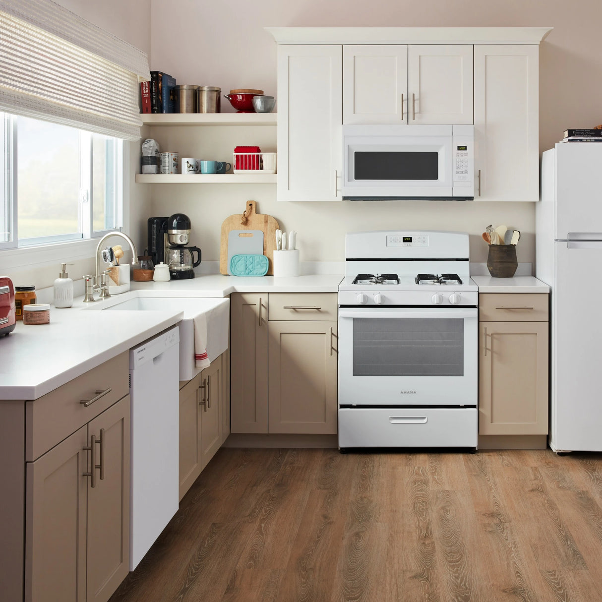 AMANA  30-inch Electric Range with Extra-Large Oven Window - White (AER6303MFW)