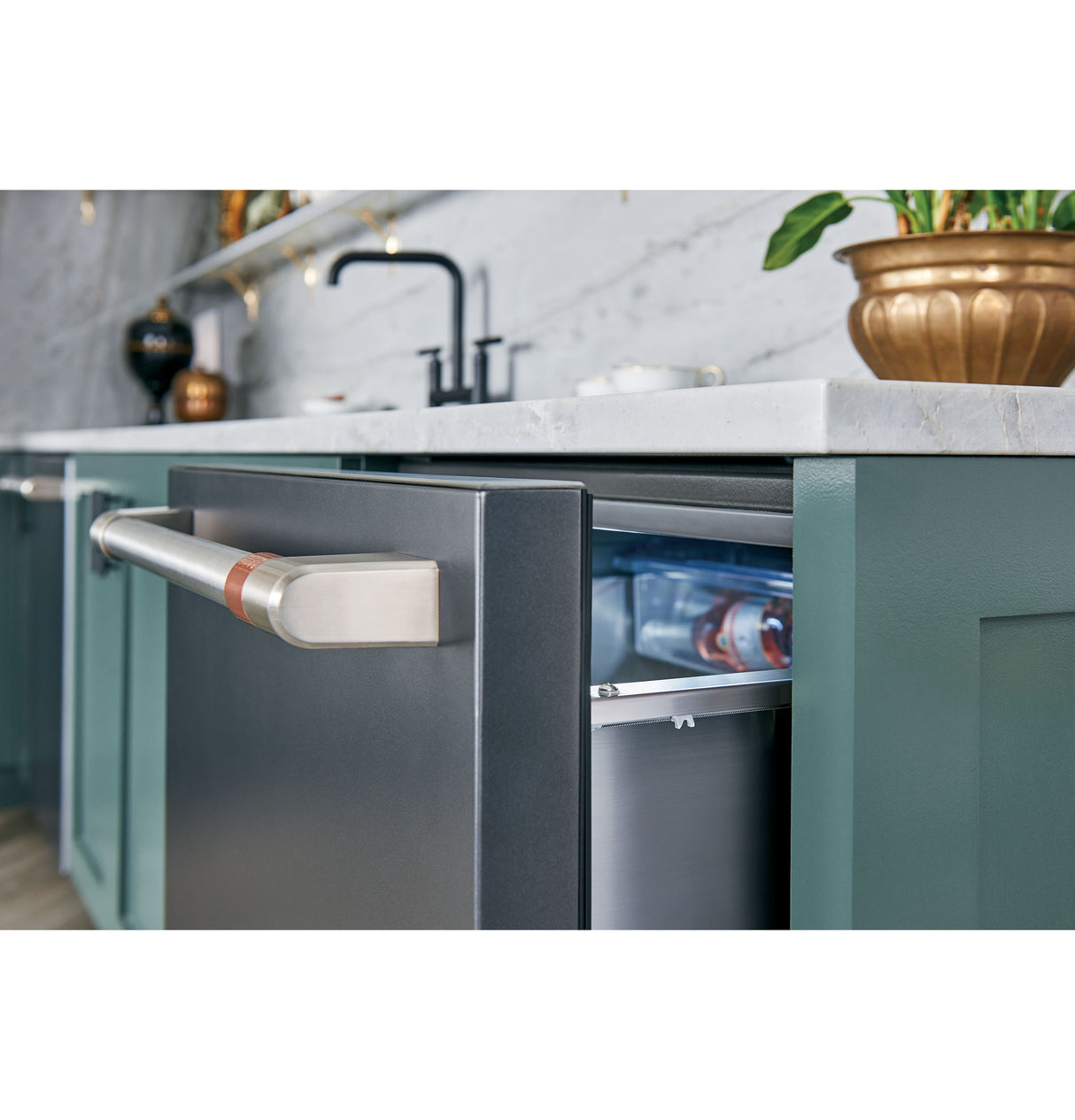 CAFE  Caf? 5.7 Cu. Ft. Built-in Dual-drawer Refrigerator - Matte Black (CDE06RP3ND1)