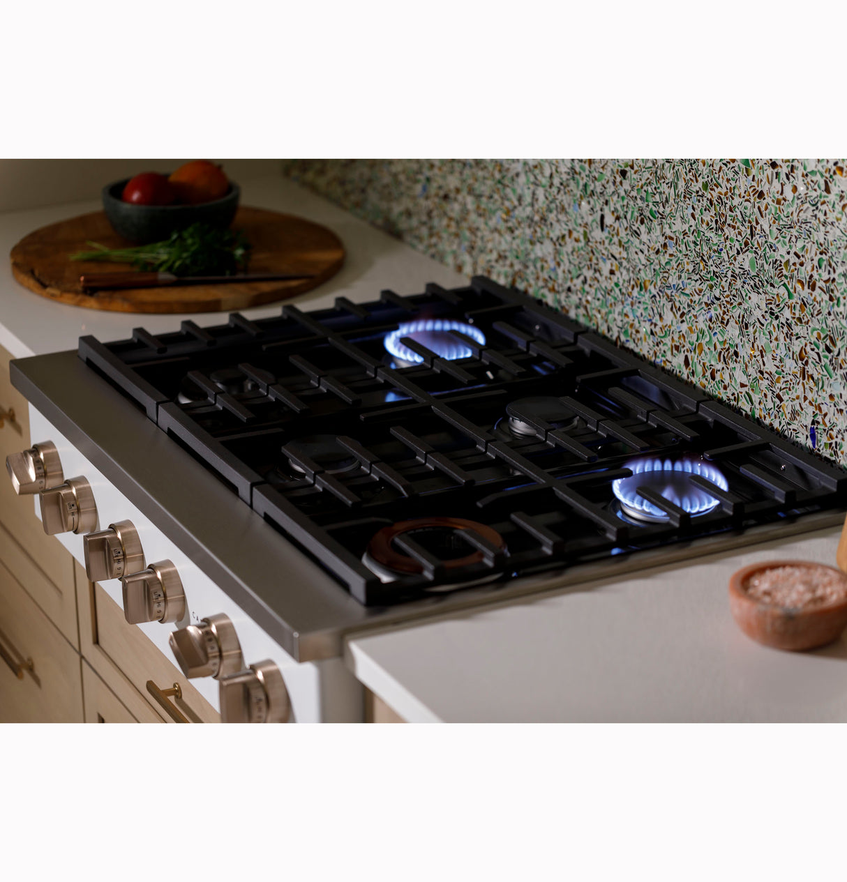 CAFE  Caf? 36" Commercial-style Gas Rangetop With 6 Burners (natural Gas) - Matte White (CGU366P4TW2)