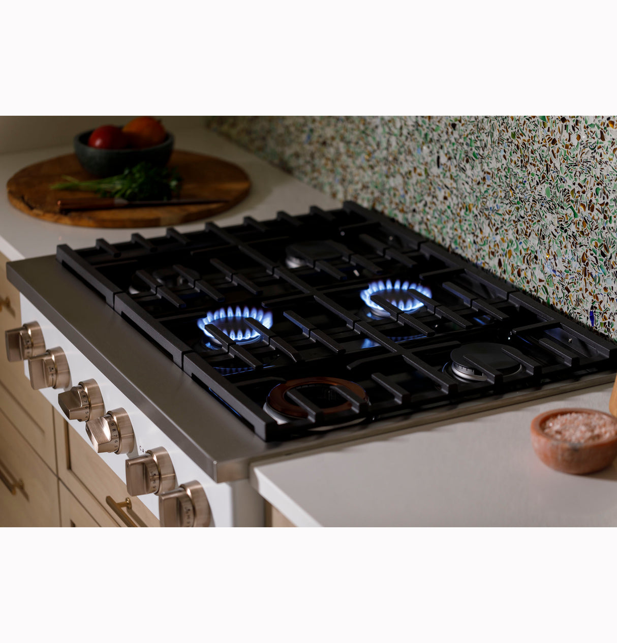 CAFE  Caf? 36" Commercial-style Gas Rangetop With 6 Burners (natural Gas) - Matte White (CGU366P4TW2)