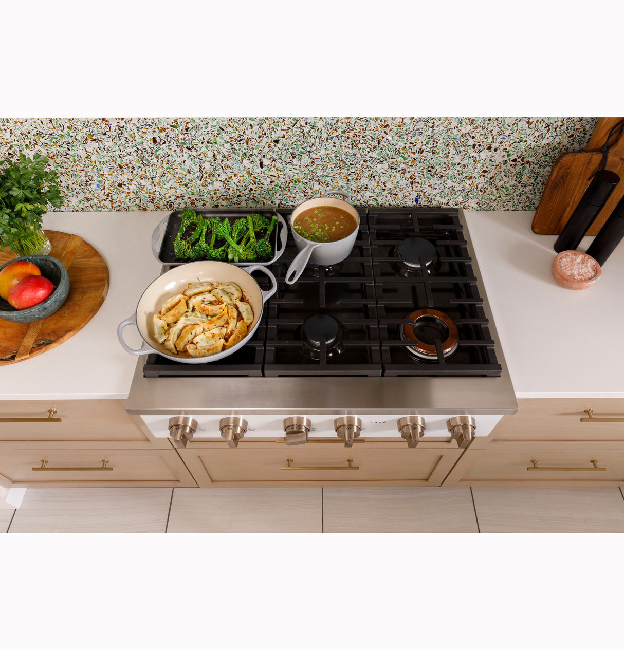 CAFE  Caf? 36" Commercial-style Gas Rangetop With 6 Burners (natural Gas) - Matte White (CGU366P4TW2)