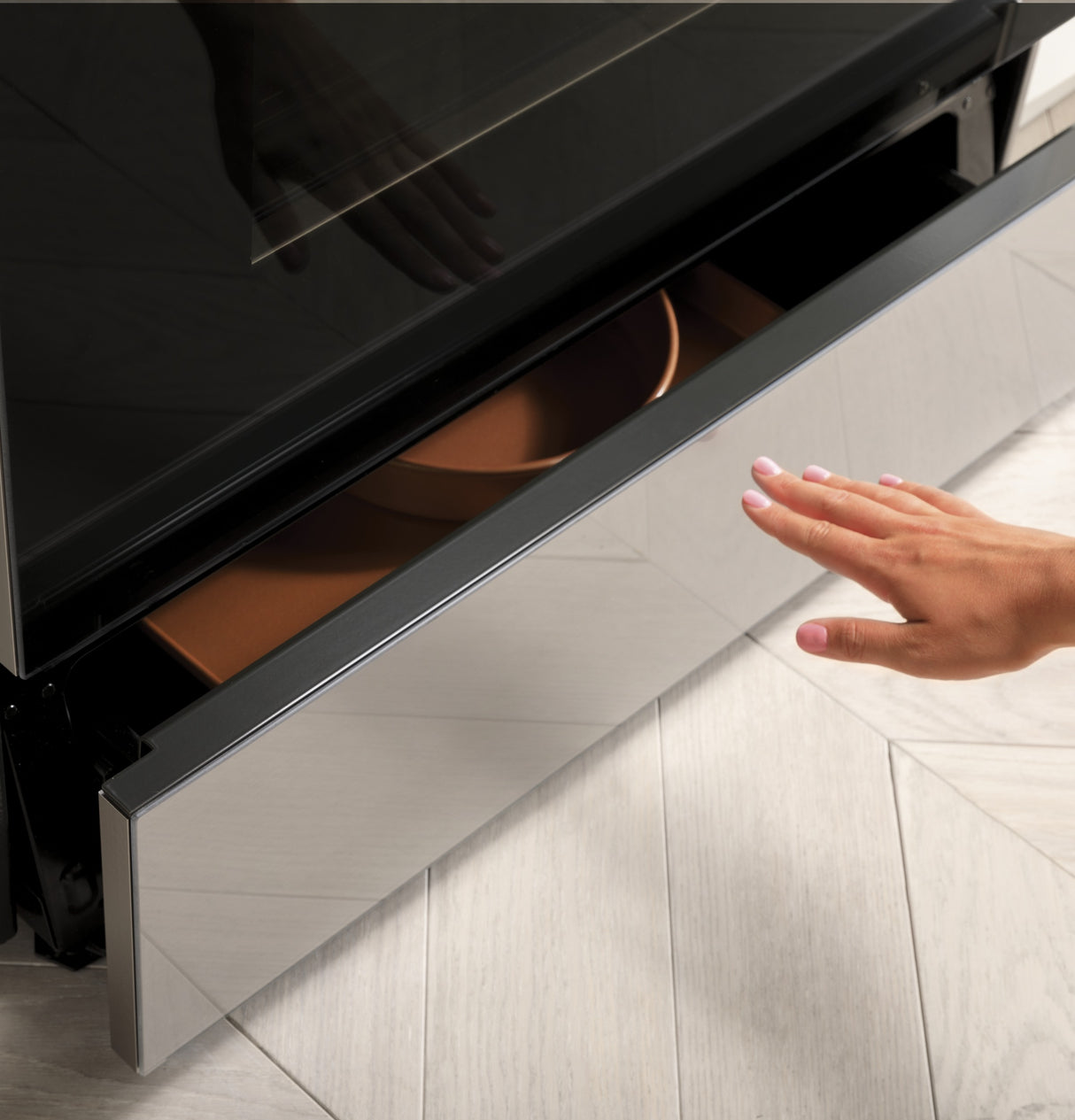 Cafe  CAF?™ 30" Smart Slide-In, Front-Control, Induction and Convection Range with In-Oven Camera in Platinum Glass - Platinum Glass (CHS90XM2NS5)