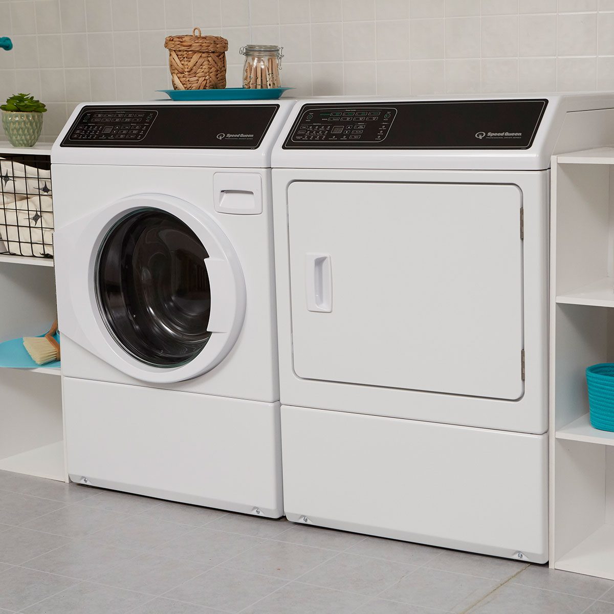 Speed Queen  DF7 Sanitizing White Gas Dryer with Front Control - White (DF7004WG)