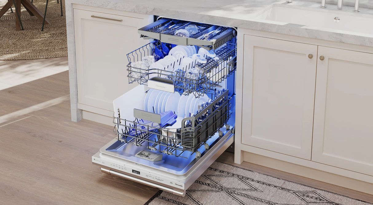 Thermador  Sapphire® Dishwasher 24'' Professional, - Stainless Steel (DWHD660EFP)