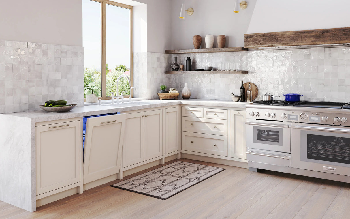 THERMADOR  Sapphire® Dishwasher 24'' Custom Panel Ready - Panel Ready (DWHD660EPR)