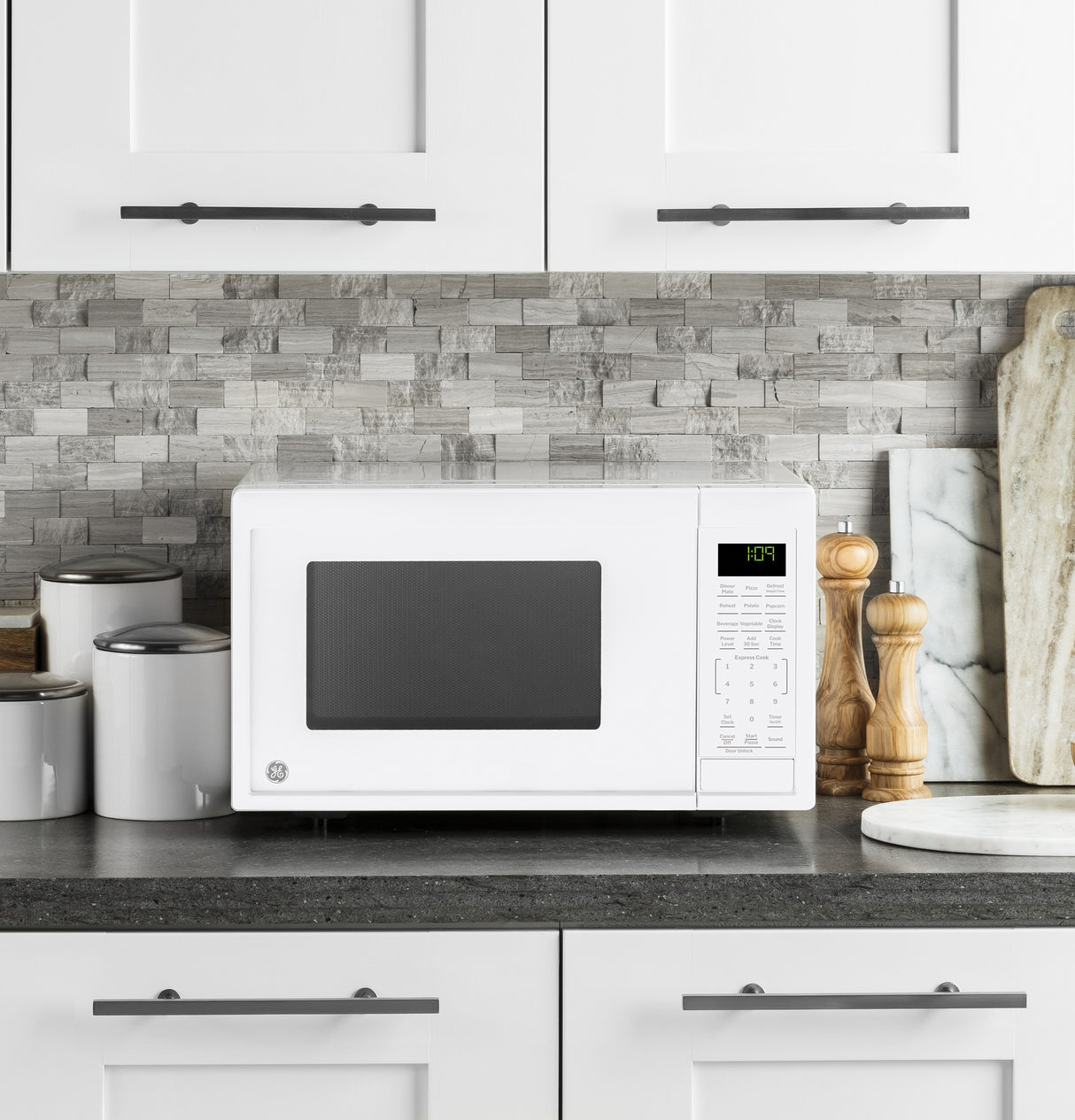 GE 0.9 Cu. Ft. Capacity Countertop Microwave Oven - White (GCST09N1WWW)