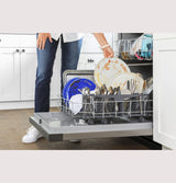 GE  Dishwasher with Front Controls - White (GDF535PGRWW)