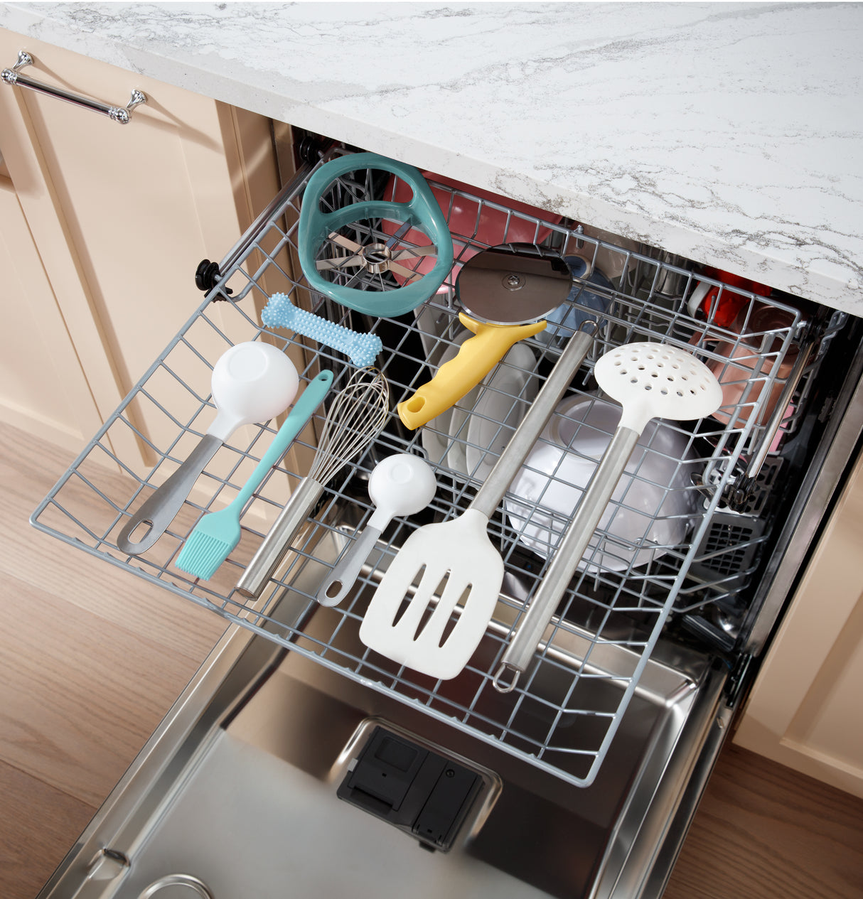 GE  Fingerprint Resistant Top Control with Stainless Steel Interior Dishwasher with Sanitize Cycle - Fingerprint Resistant Stainless (GDT650SYVFS)