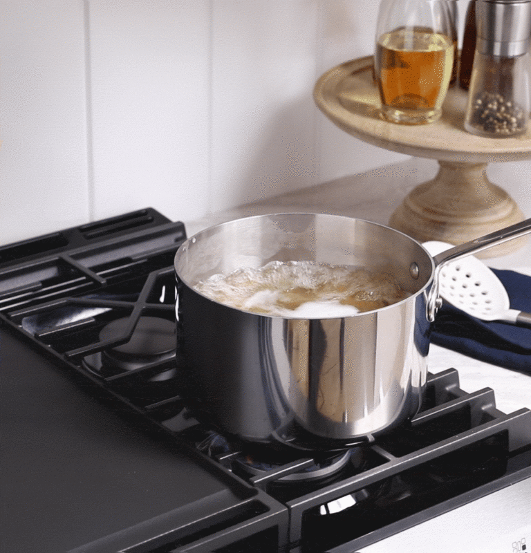 GE 30" Free-Standing Gas Convection Range with No Preheat Air Fry and EasyWash Oven Tray - Stainless Steel (GGF600AVSS)