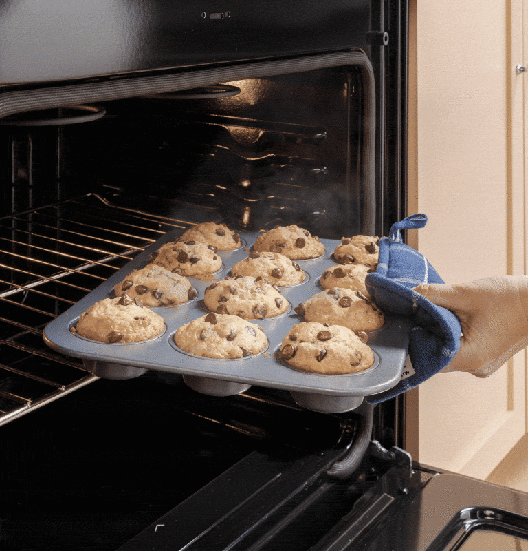 GE 30" Free-Standing Gas Convection Range with No Preheat Air Fry and EasyWash Oven Tray - Stainless Steel (GGF600AVSS)